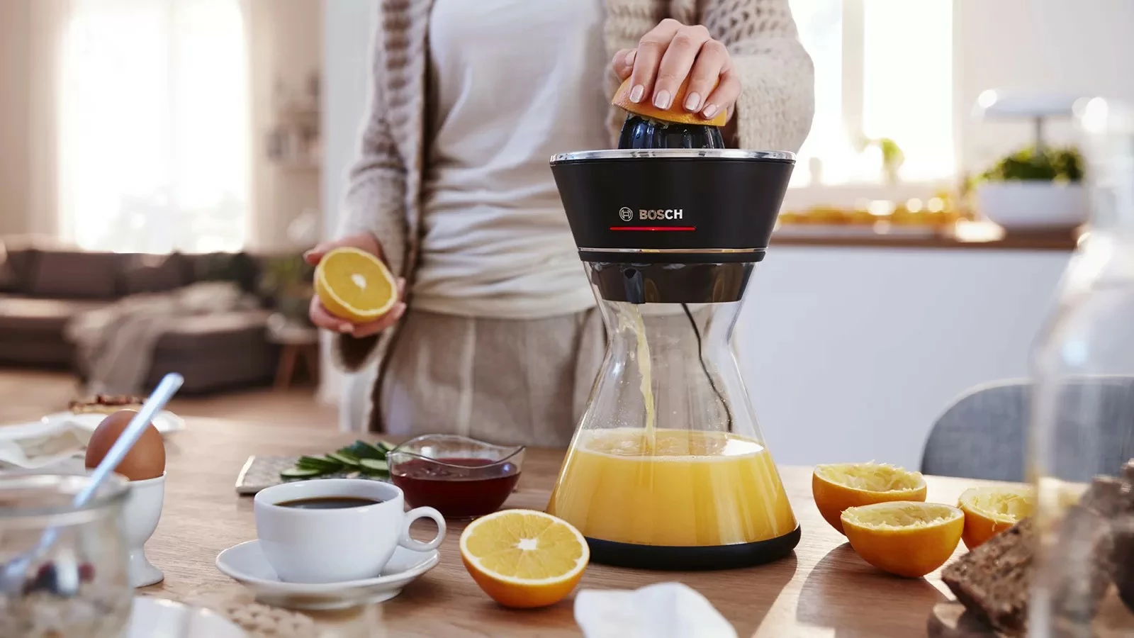 Stiskalnik citrusov Bosch MCP72GPB, 1 l, črn Stiskalnik citrusov Bosch MCP72GPB, 1 l, črn