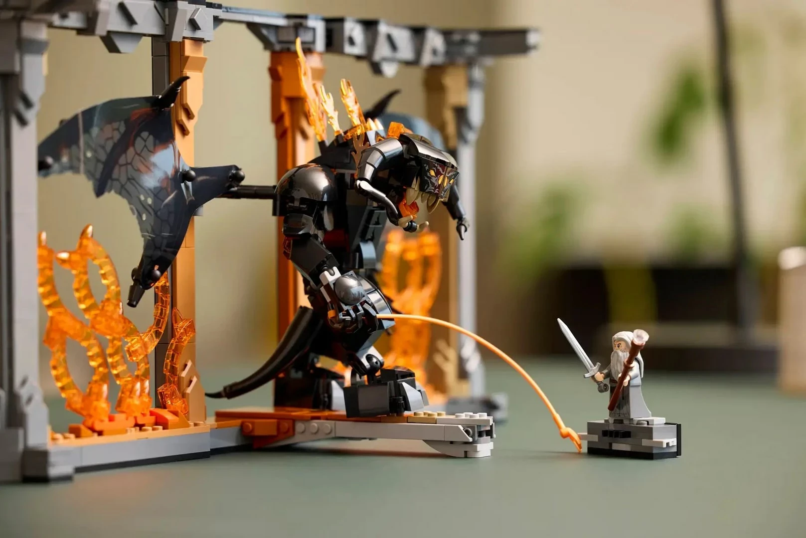 Dekorativni knjižni kotiček Lord of the Rings Balrog, LEGO ICONS 10367, za odrasle, 1 minifigura