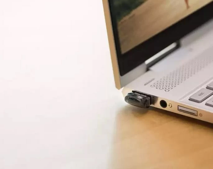 USB ključek SanDisk Ultra 256 GB, Type-A 3.2, črn USB ključek SanDisk Ultra 256 GB, Type-A 3.2, črn