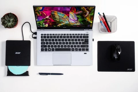 Zunanji DVD zapisovalnik Acer AXD001, USB 3.2, za prenosnik, črn