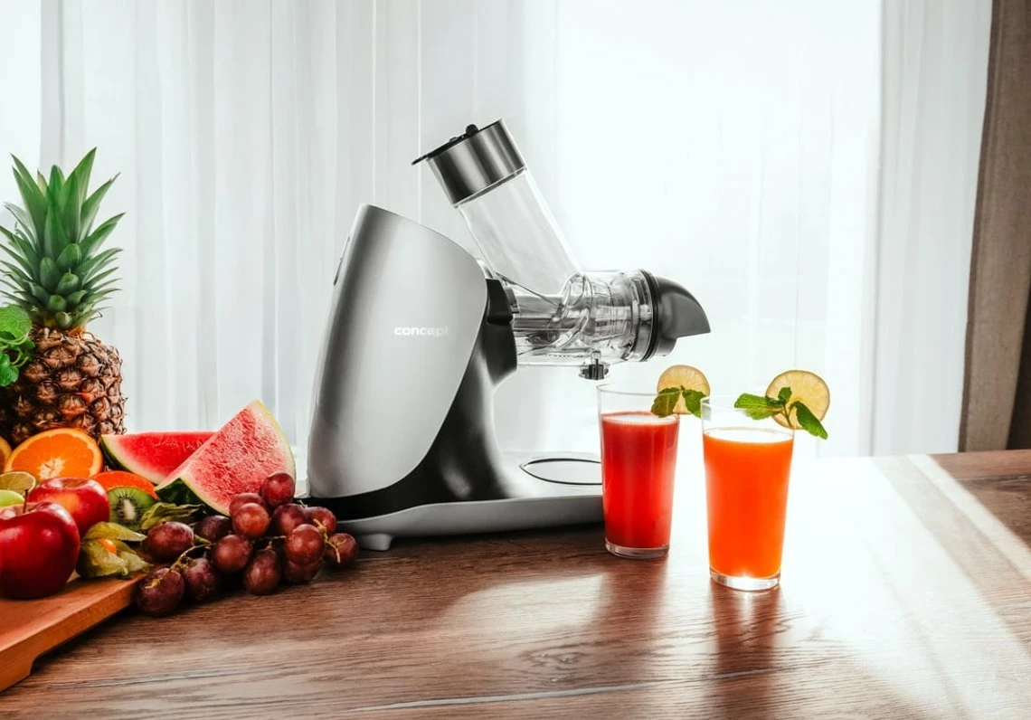 Počasen sokovnik za sadje in zelenjavo Concept Nutriboost LO7250, 200 W, 0,6 L, inox vijak, odprtina 76 mm, 65 dB, črno/krom