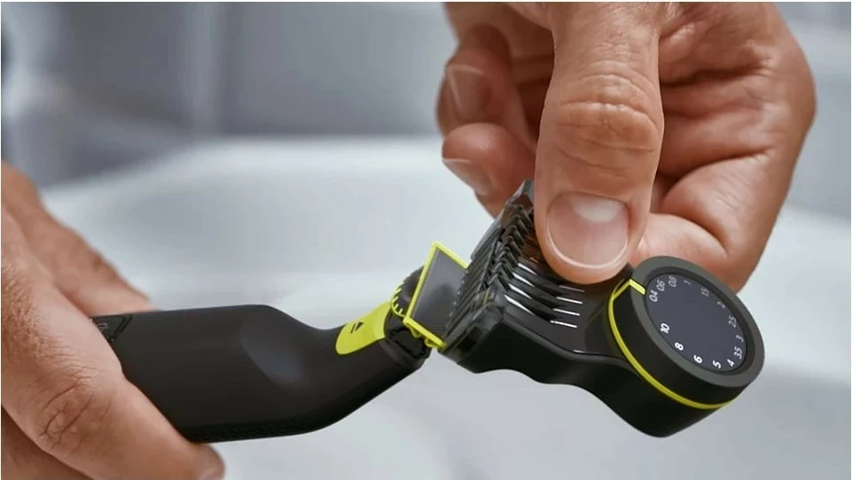 Trimer za obraz Philips OneBlade Pro 360 QP6542/15, črn