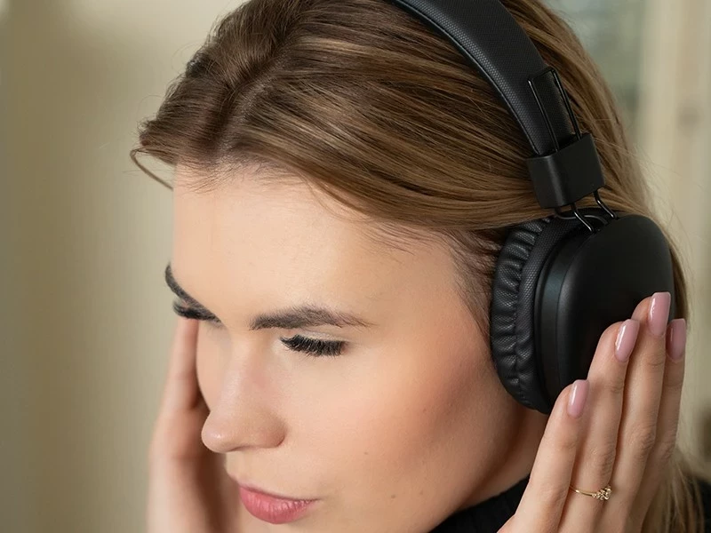 Brezžične slušalke Tracer M1 BT, Bluetooth 5.4, mikrofon, 30 h, USB-C, črne