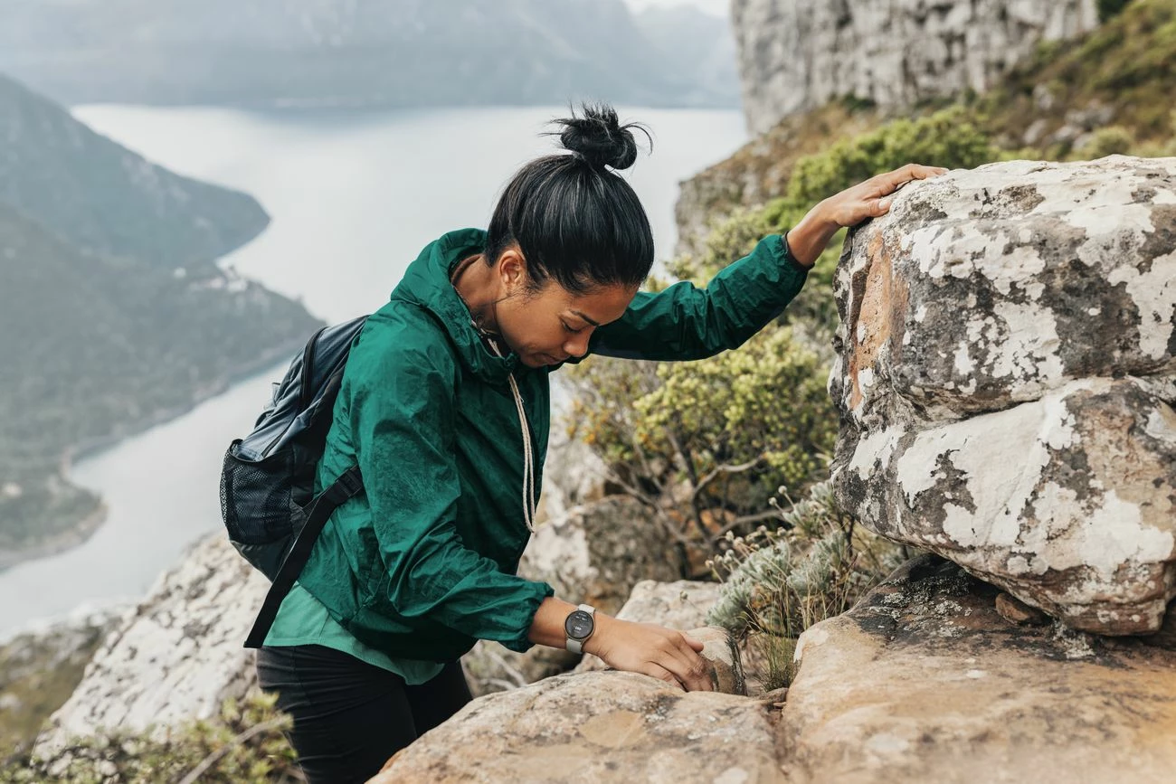 Pametna ura Hama 8900 GPS AMOLED 1.32", silikonski pašček bež, zlata