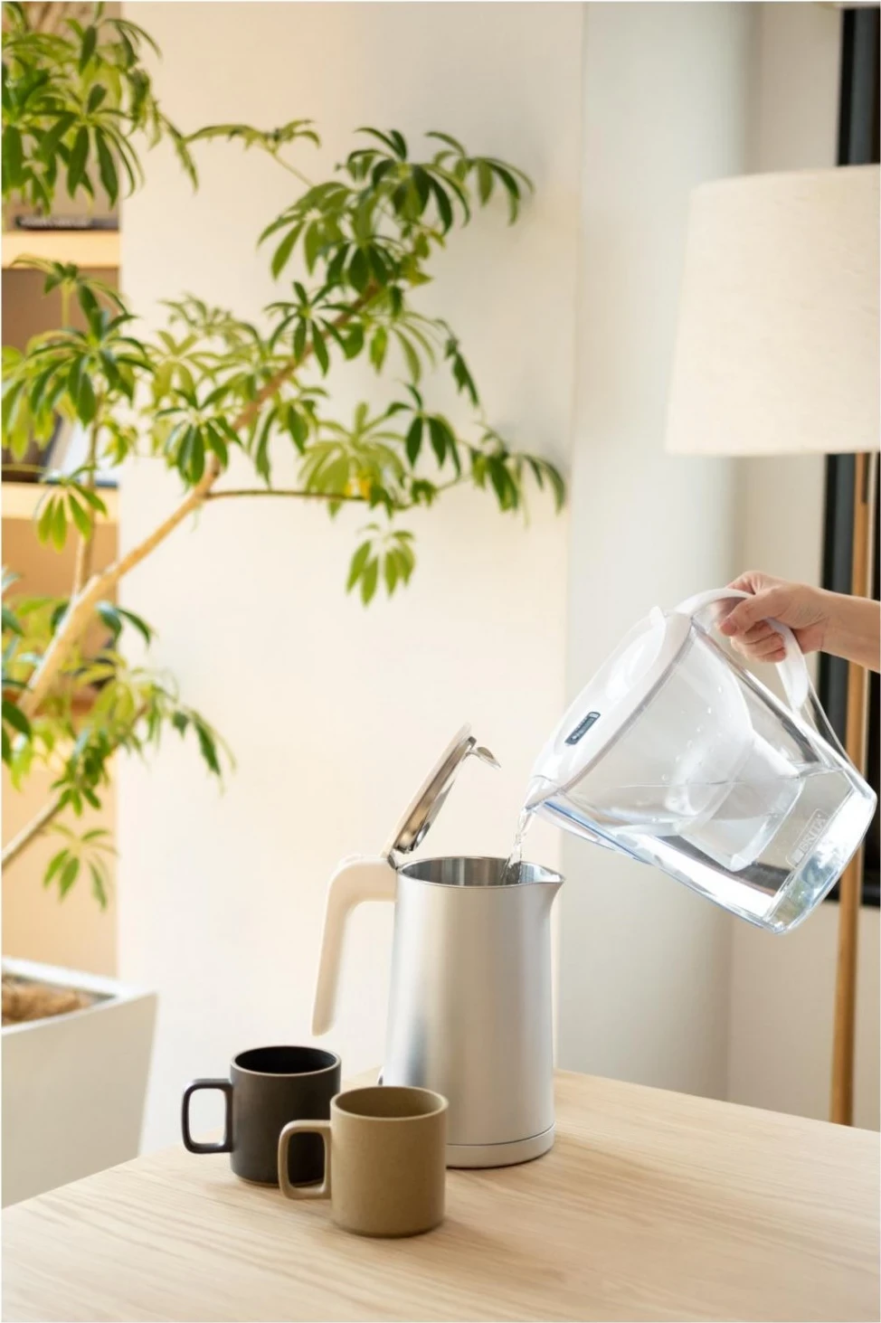 Vrč za vodo Brita Marella s 3 filtri MAXTRA PRO Pure Performance, bel