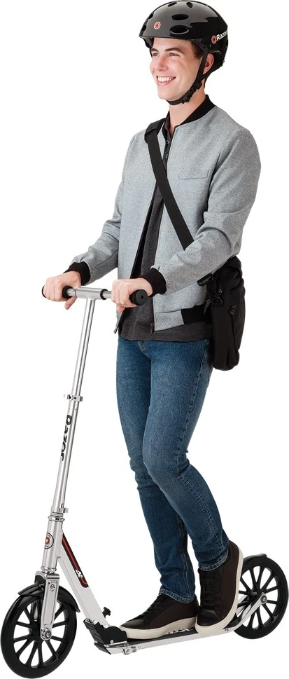 Trotinet Razor A6, 22,6", bel