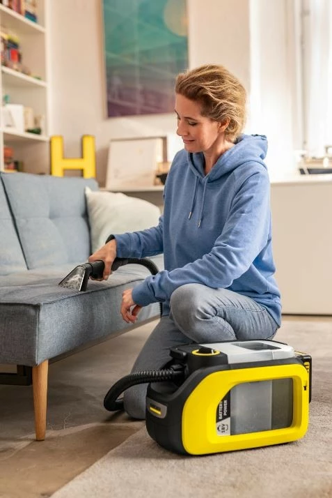 Baterijski čistilec za mokro čiščenje Karcher SE 3-18 Compact, 1,7 l, 18 V, črno/rumen, z kompletom dodatkov