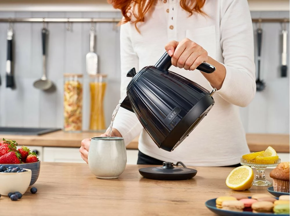 Električni čajnik Lafe LAFCZA47463, 1,7 L, črn