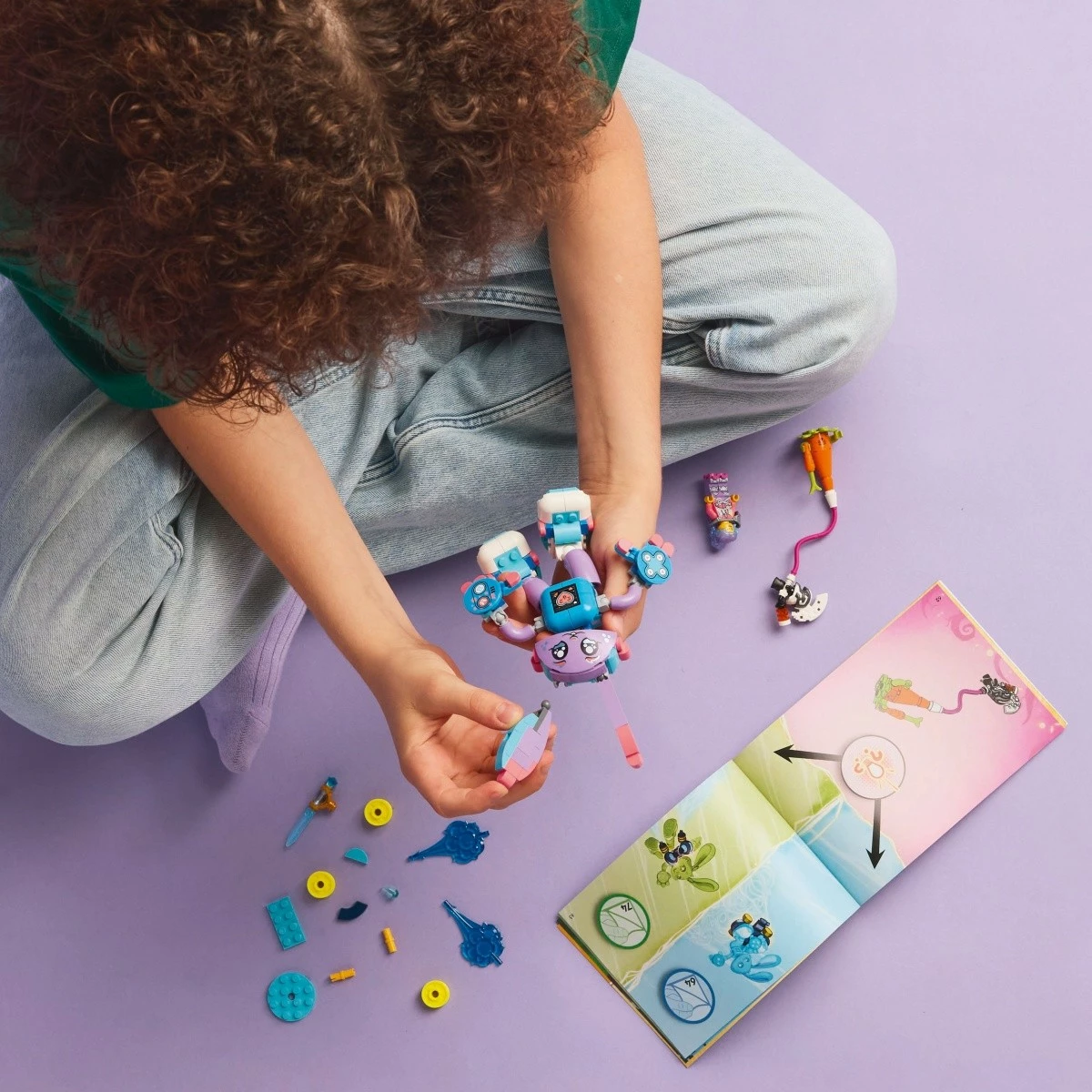 Komplet za sestavljanje LEGO DREAMZzz 71490 Izzie and Gaming Bunchu, 252 kosi