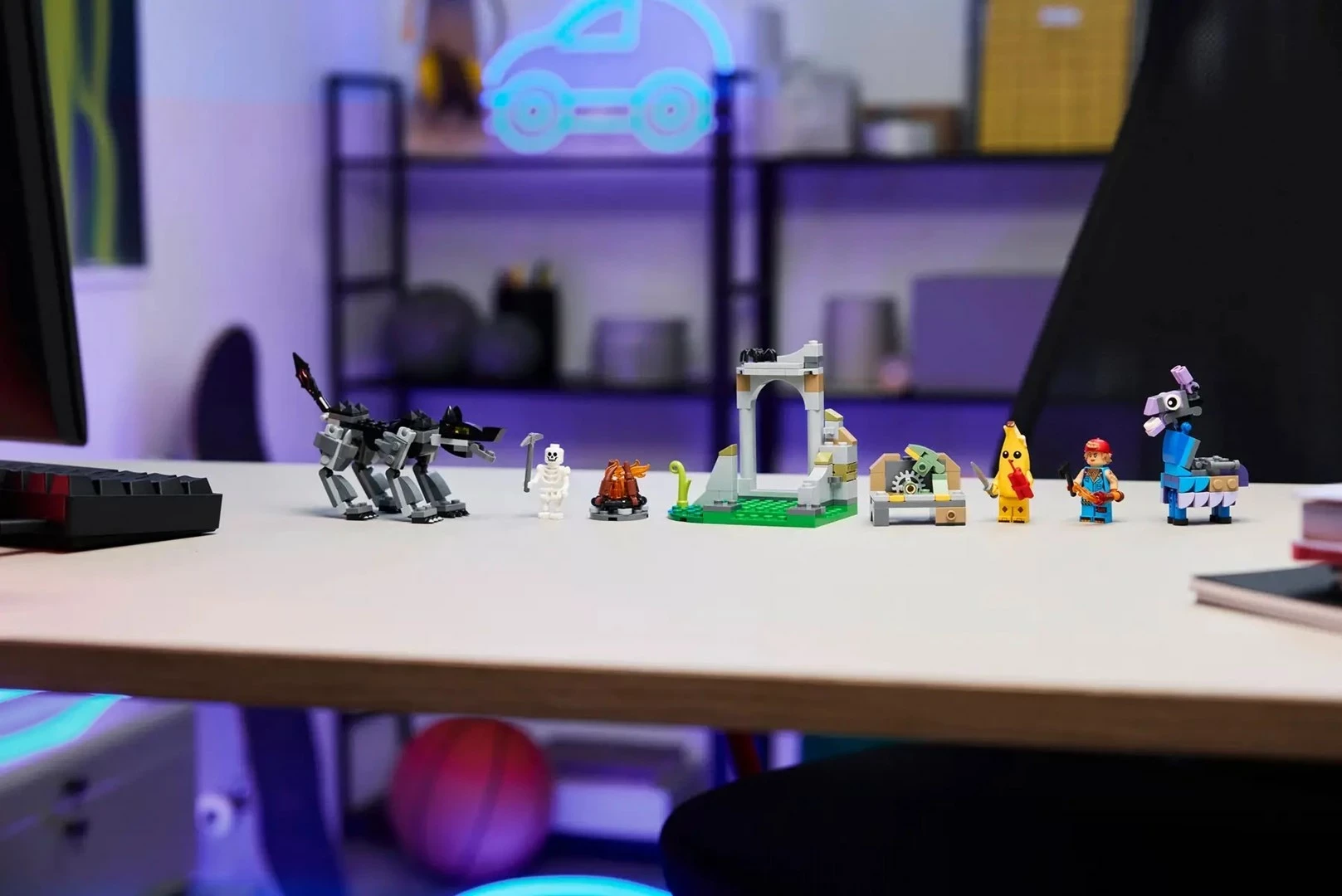 Set za gradnjo Peely & Sparkplug's Camp LEGO Fortnite 77075, 250 kosov, za otroke 7+