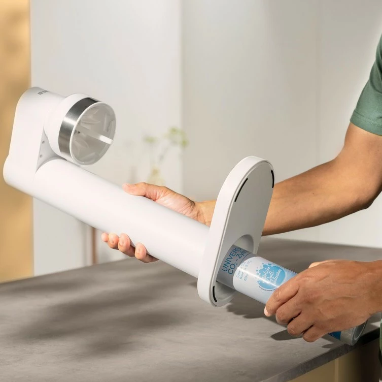 Saturator za vodo, Brita sodaTRIO, inox/bela, s CO2 cilindrom in dvema steklenicama