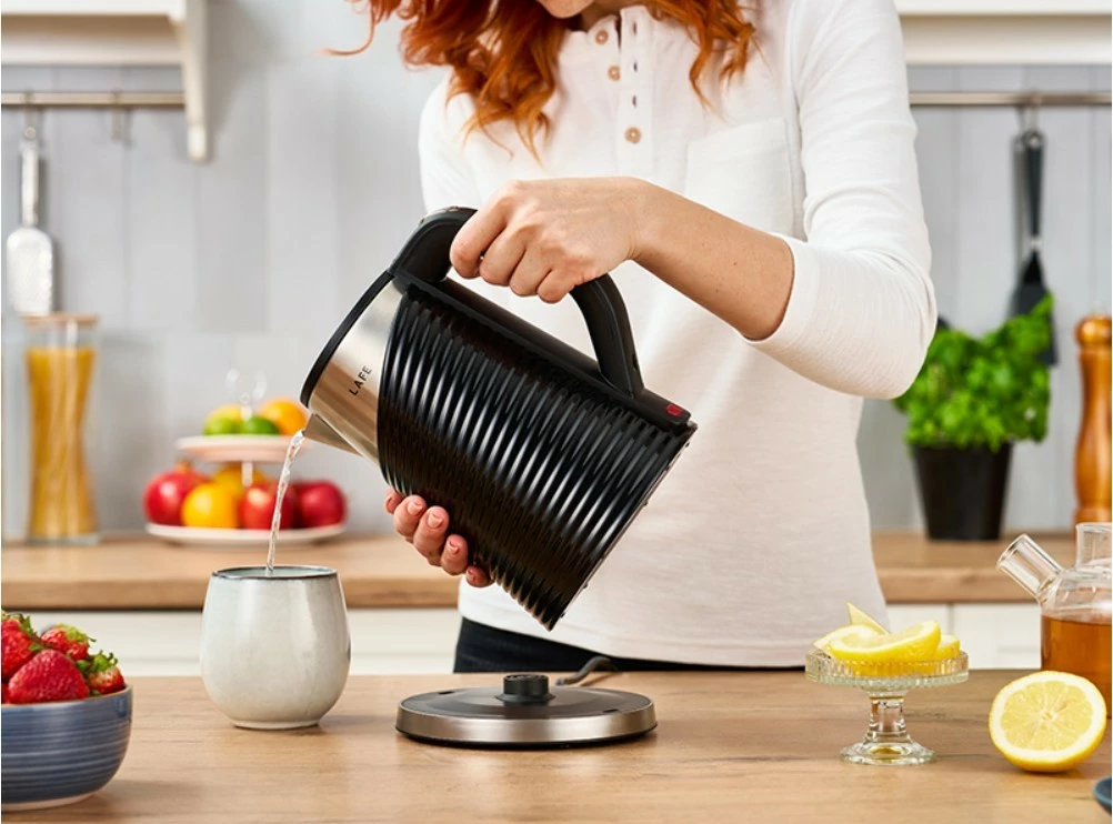 Električni kuhalnik vode Lafe LAFCZA47468, 1,8 L, 1800 W, črn/nerjaveče jeklo