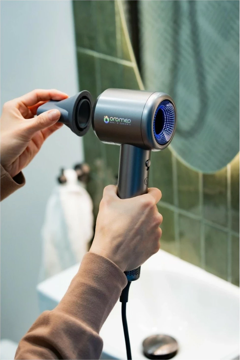 Sušilnik za lase Oromed Oro-F9 Sonic, 1600 W, ionizacija, srebrn