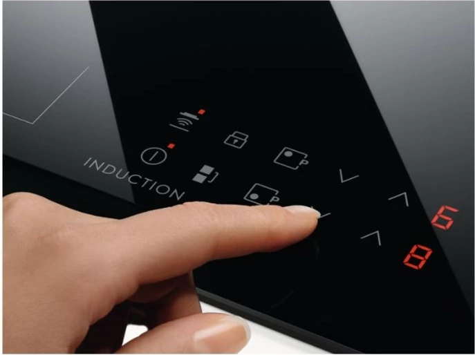 Indukcijska kuhalna plošča Electrolux LIV63431BK, 60 cm, črna