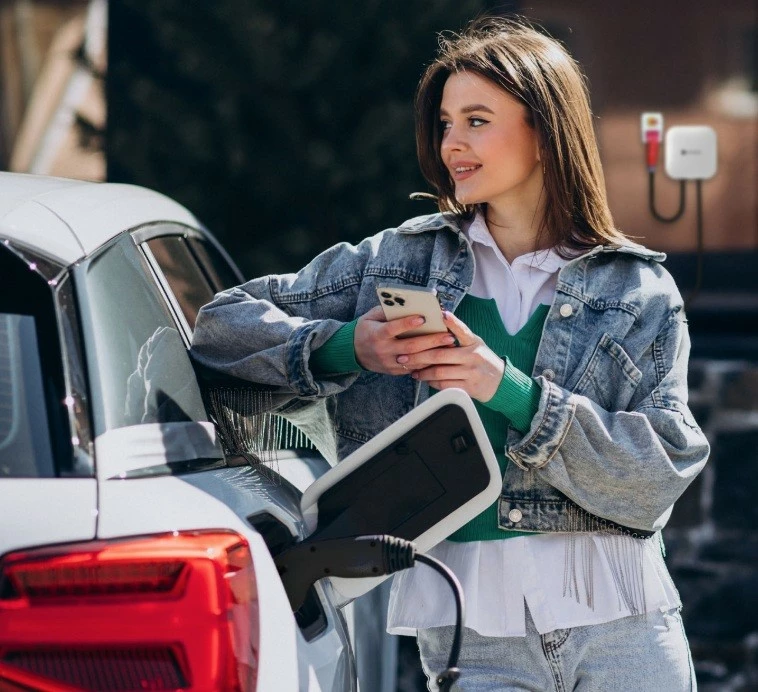 Polnilna postaja za električne avtomobile 11 kW, Defenzo Wallbox Home AC11 SMART, 5 m, bela