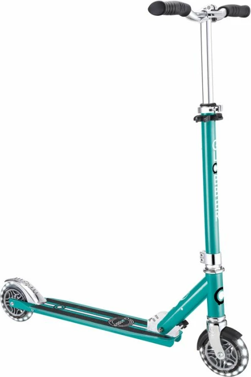 Skuter z LED lučmi Globber