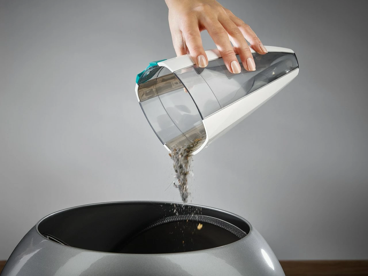 Brezžični sesalnik 2-v-1, brez vrečke, 20V, bel/moder Leifheit PowerVac Brezžični sesalnik 2-v-1, brez vrečke, 20V, bel/moder Leifheit PowerVac