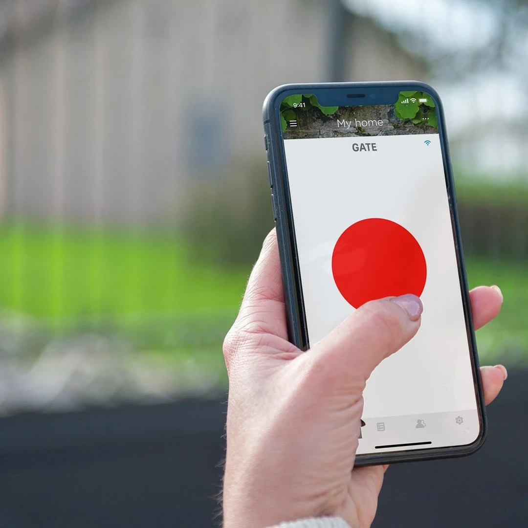 Senzor in magnet za odpiranje garažnih vrat Yale 05/102330/BW, črn