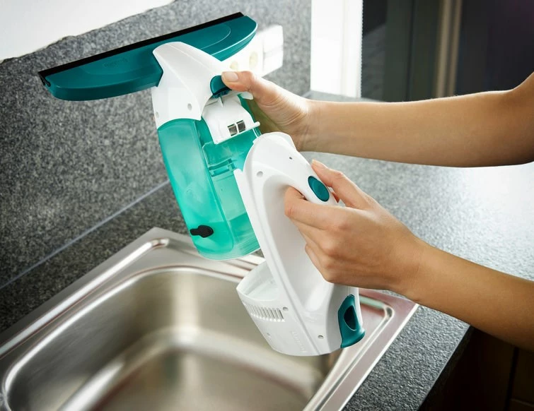 Električni čistilec za stekla Leifheit 51016, modro/bel Električni čistilec za stekla Leifheit 51016, modro/bel