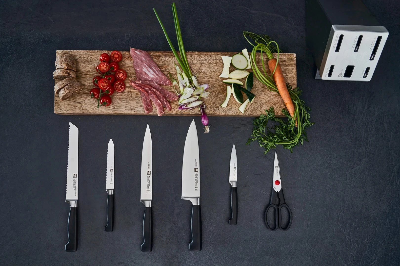 Komplet kuhinjskih nožev z avtomatskim ostrenjem Four Star, Zwilling 35148-507-0, 7 delov, sivi