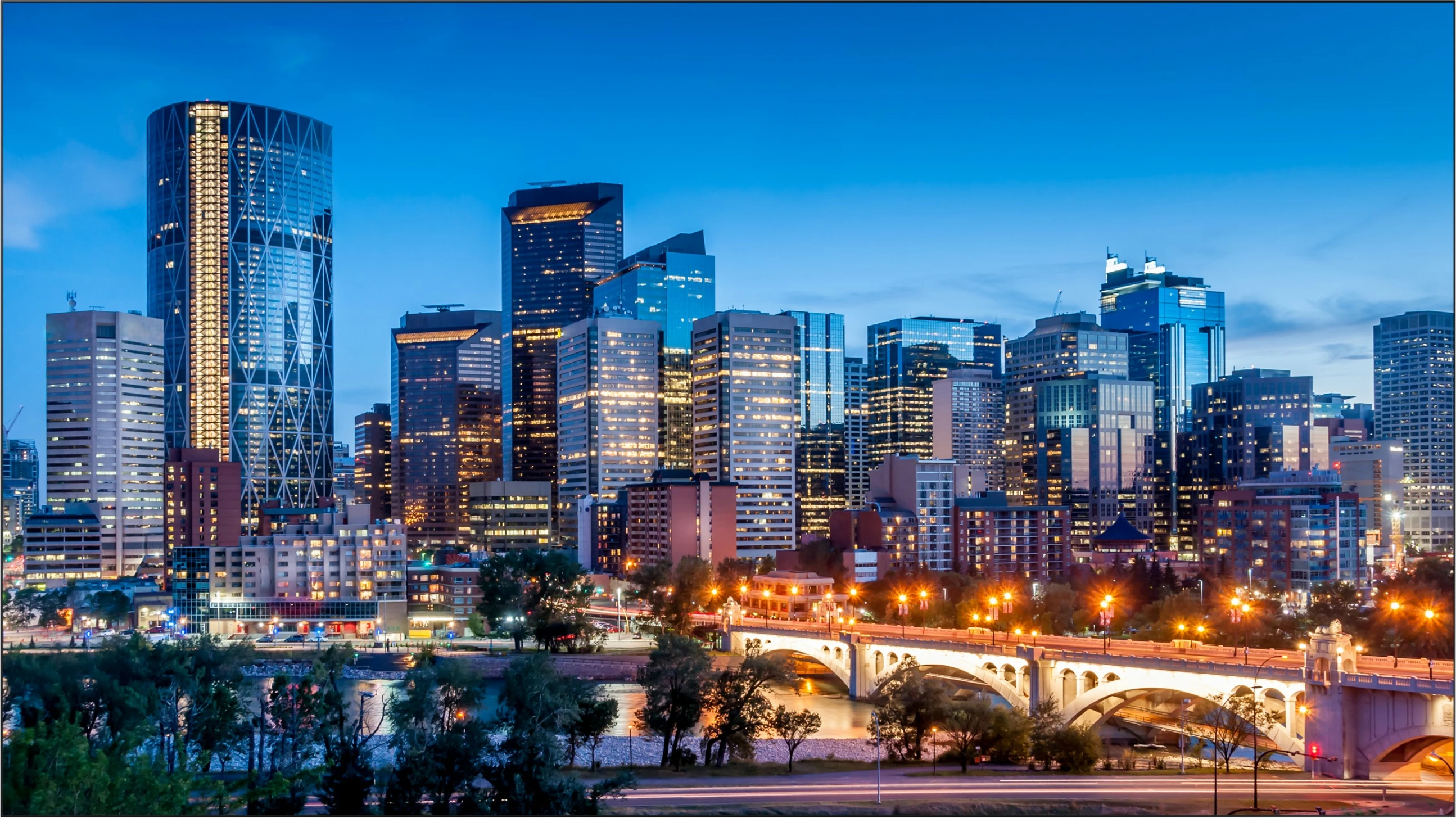 Velik zaslon 55" Full HD IPS, Samsung VM55B-E, 500 cd/m²