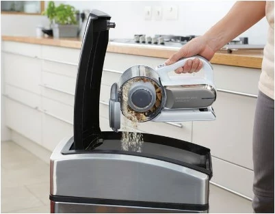 Ročni sesalnik brez vrečke, krom BLACK+DECKER PV1820L