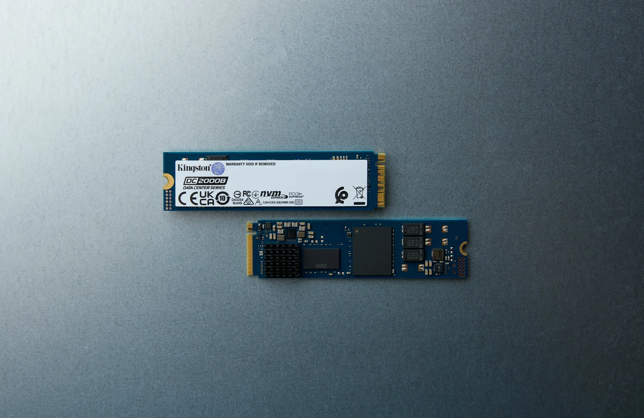 SSD PCIe 4.0 M.2 960 GB, Kingston DC2000B, črn