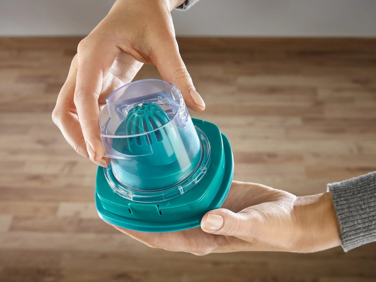 Brezžični sesalnik 2-v-1, brez vrečke, 20V, bel/moder Leifheit PowerVac Brezžični sesalnik 2-v-1, brez vrečke, 20V, bel/moder Leifheit PowerVac