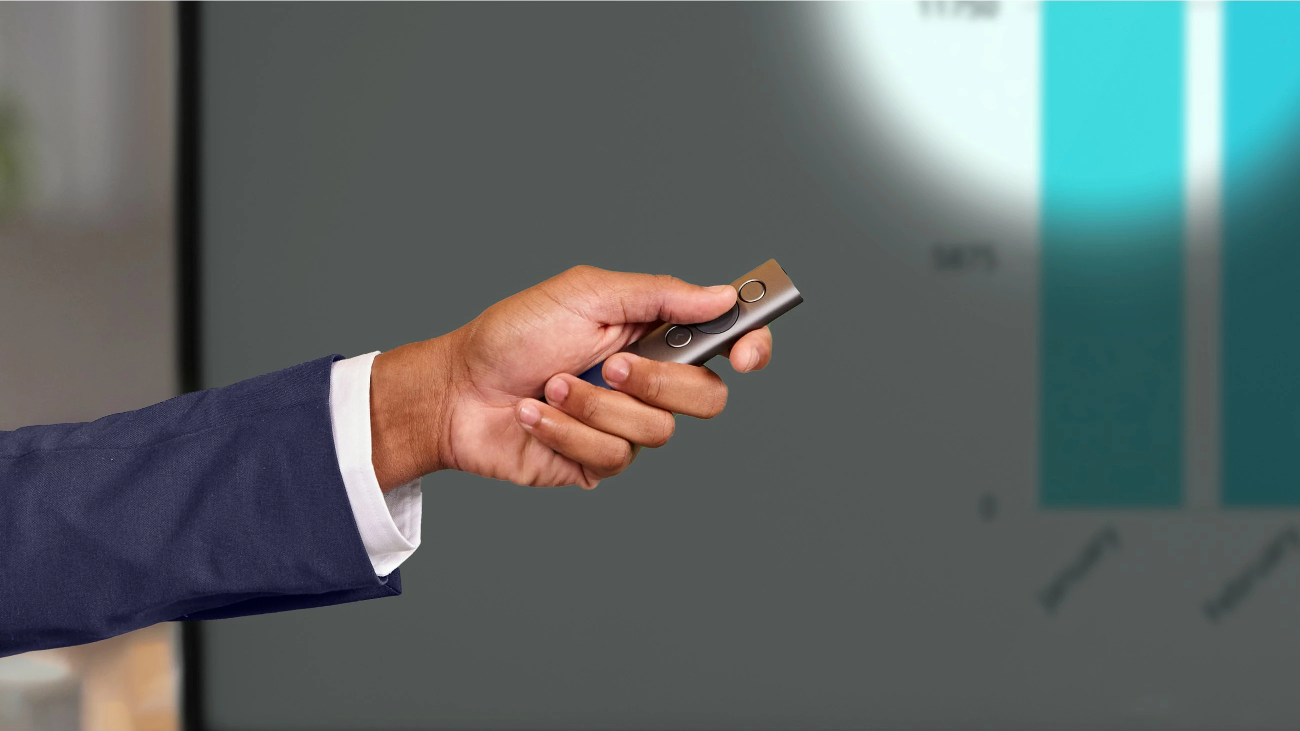 Daljinec za predstavitve Logitech Spotlight, Bluetooth/RF, USB, 30 m, siv