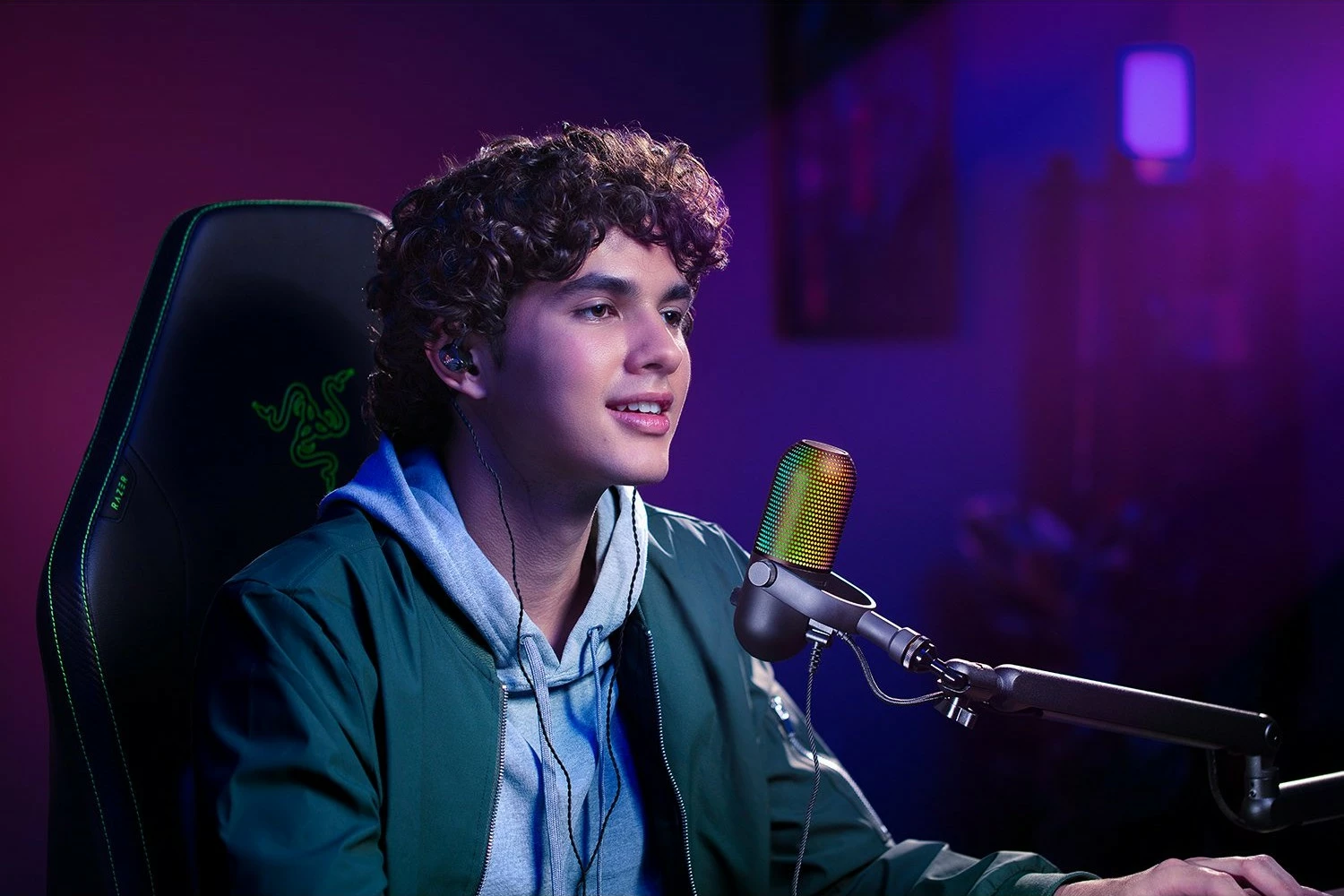 Mikrofon zvočnikov Razer Seiren V3 Chroma, RGB, črn