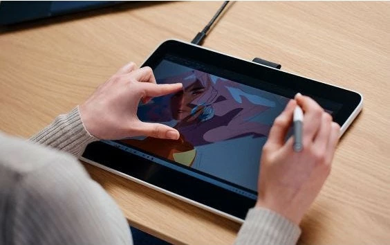 Grafična tablica Wacom One 12, žična in brezžična, 2540 lpi, 257 x 145 mm, USB, pero, 29,5 cm (11,6")