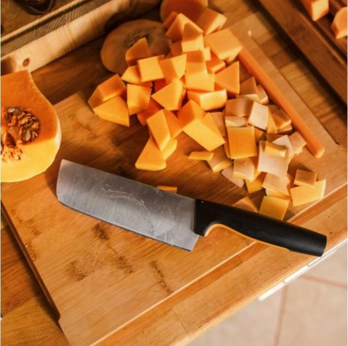 Kuhinjski nož Nakiri Fiskars 1057537, inox jeklo, 16 cm, črno/oranžen