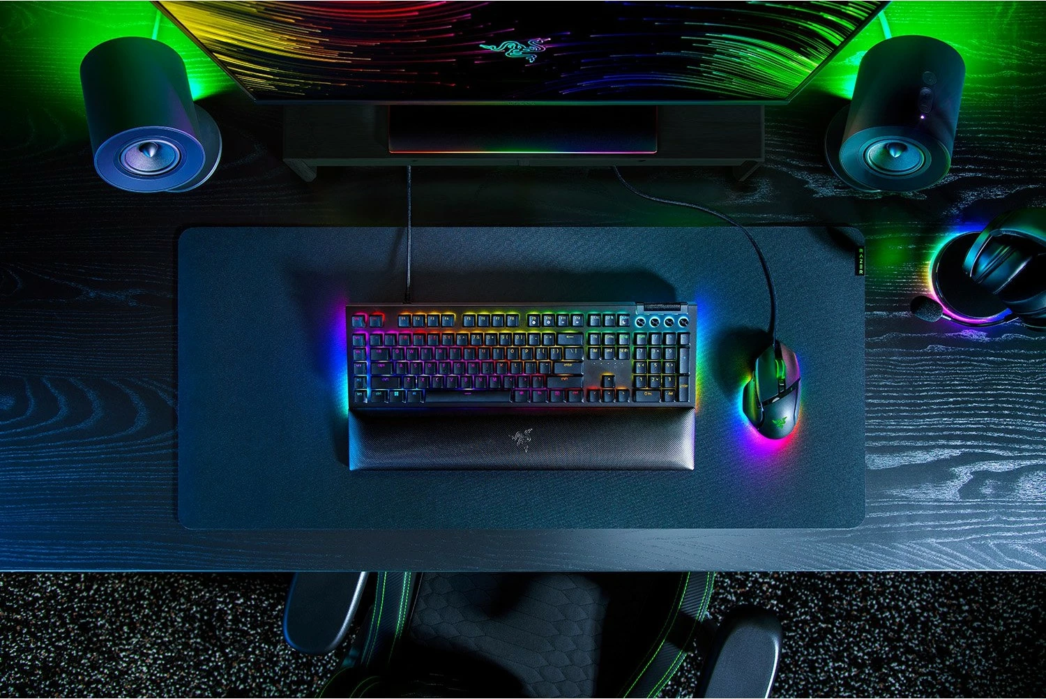 Mehanska tipkovnica Razer BlackWidow V4, Green Switch, RGB, polna velikost, QWERTY, črna