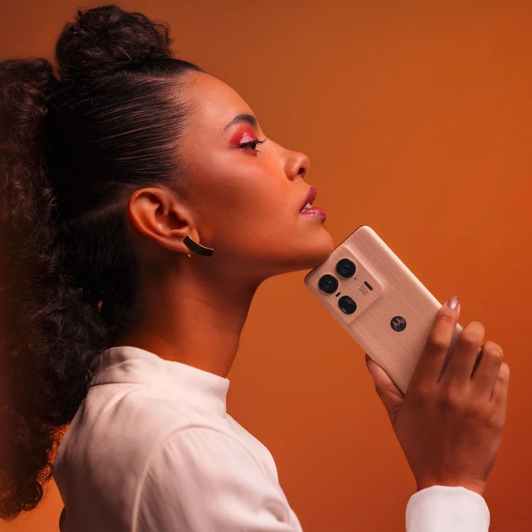 Pametni telefon Motorola Edge 50 Ultra 5G, 16/1024 GB, Nordic Wood