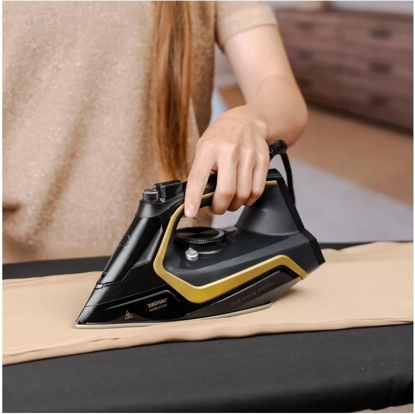 Parna likalnik Zelmer ZIR2620, črn