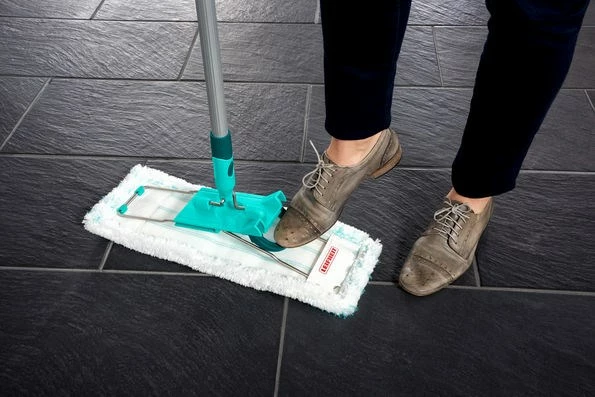 Mop za vlažno čiščenje, Leifheit 55045, mikrovlaken, aluminijasta ročica, modro/zelena