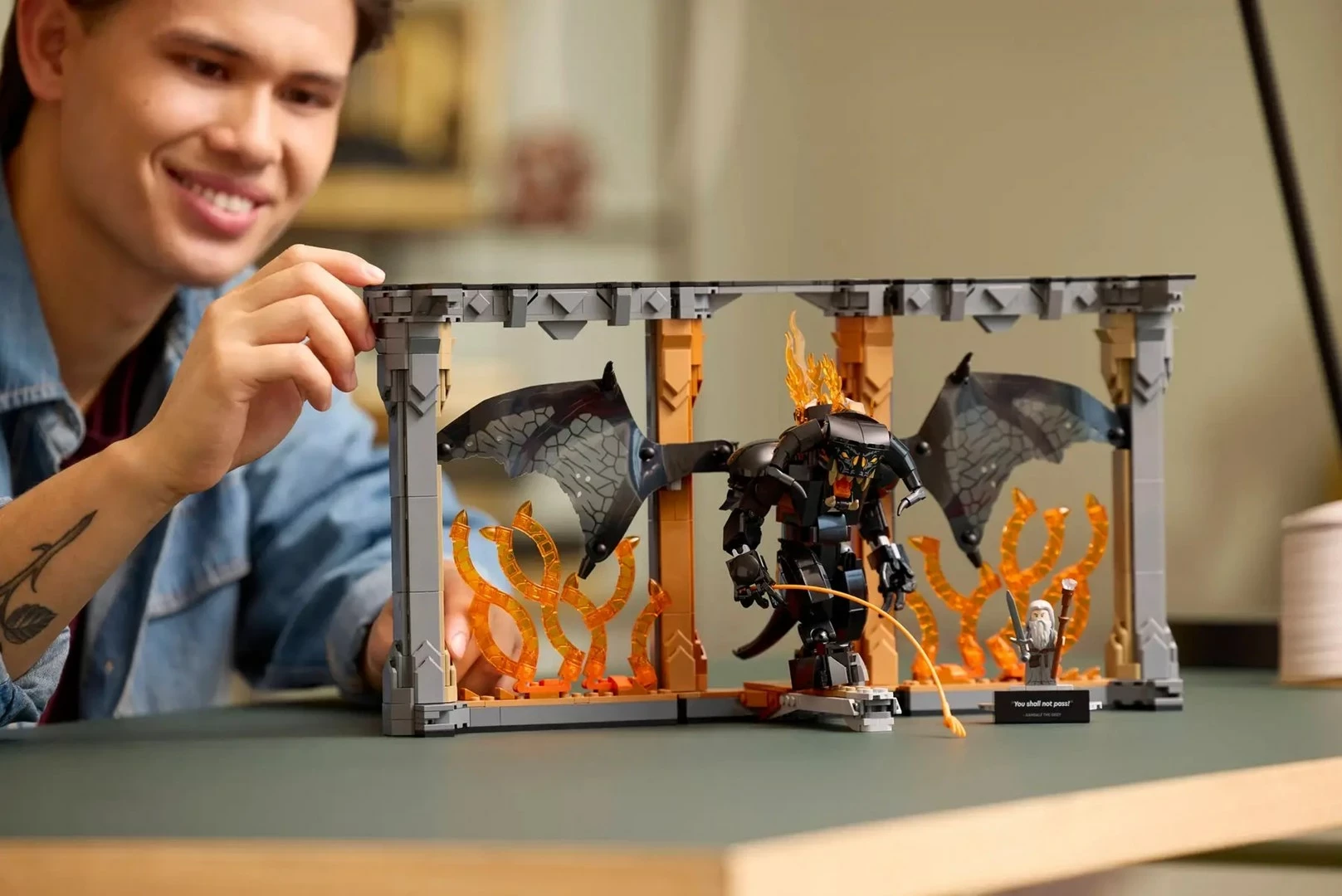 Dekorativni knjižni kotiček Lord of the Rings Balrog, LEGO ICONS 10367, za odrasle, 1 minifigura