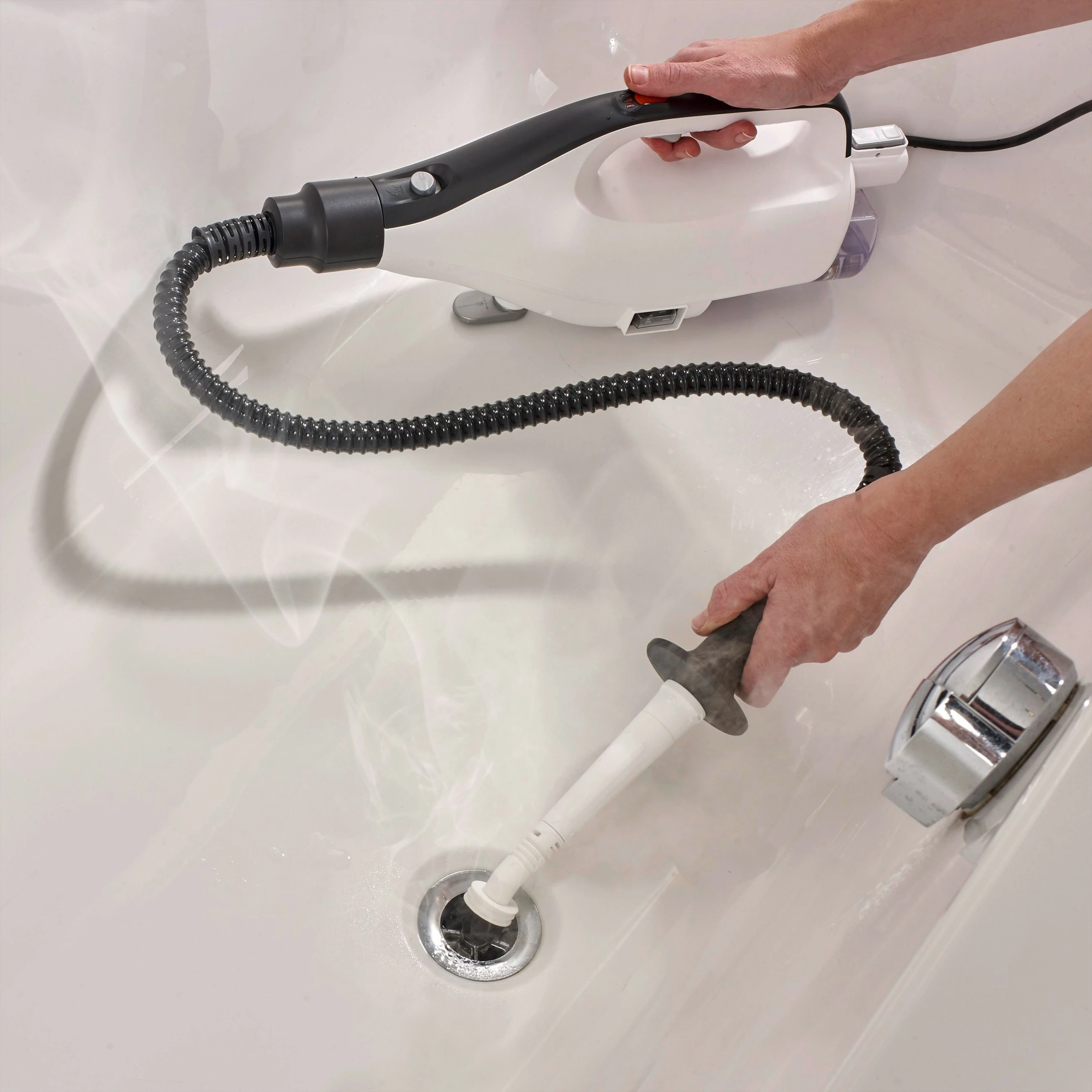 Sesalnik brez vrečke Severin SC 7145, suh in mokro čiščenje, bel