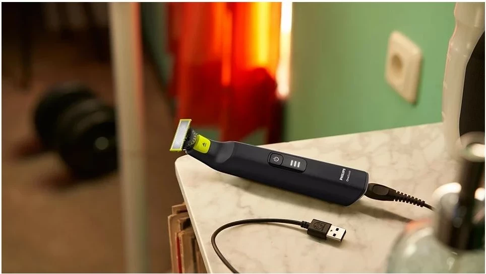 Trimer za obraz Philips OneBlade Pro 360 QP6542/15, črn