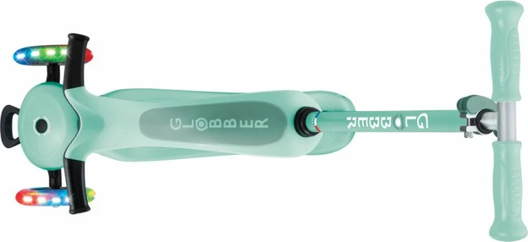 Otroški skiro z lučmi Globber