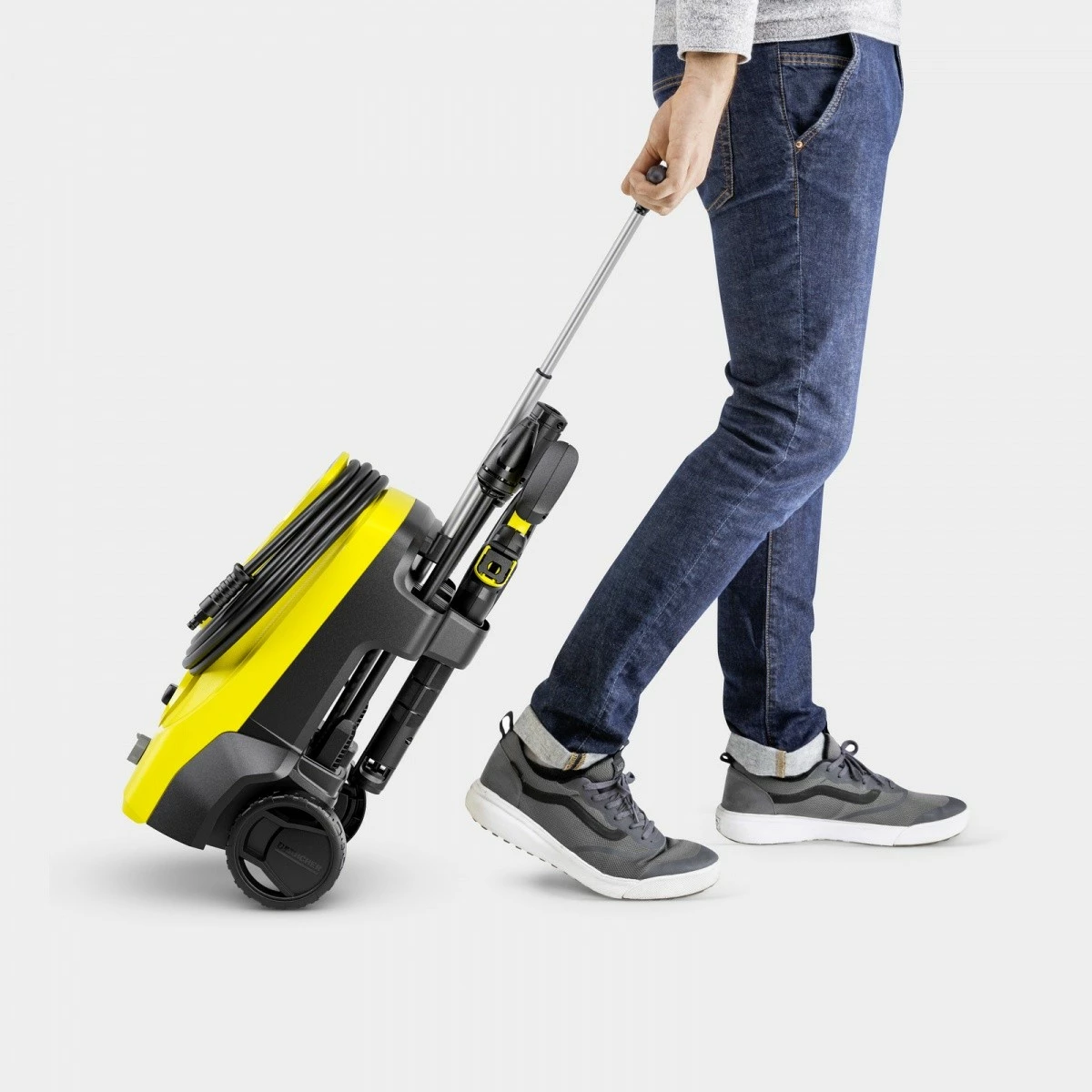Pritisni čistilec K4 Classic Home Karcher, 1800 W, 130 bar, črn, komplet dodatkov Pritisni čistilec K4 Classic Home Karcher, 1800 W, 130 bar, črn, komplet dodatkov