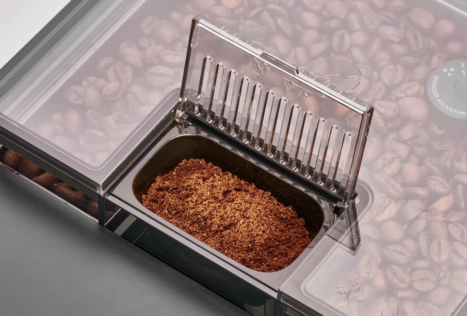 Aparat za espresso, 15 bar, 1725 W, jekleni mlinček 5 stopenj, rezervoar za vodo 1,8 L, zbiralnik za kavo 250 g, mlečni sistem, črn, Amica Elegance CM 7011