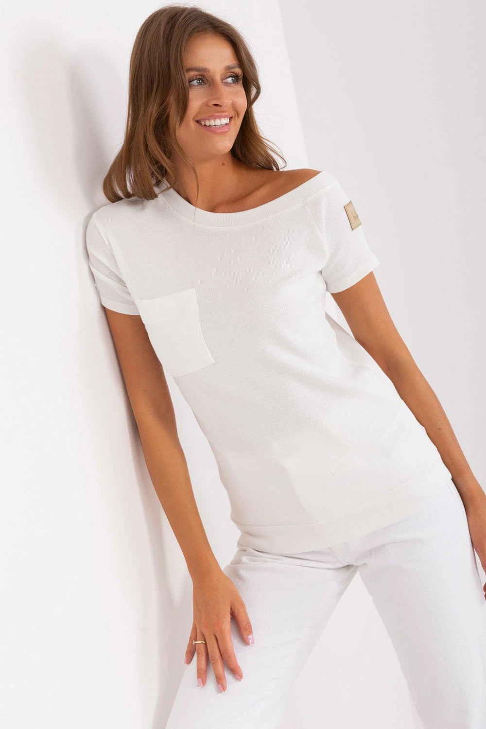 Bluza z asimetričnim krojem Och Bella model 183467, bež