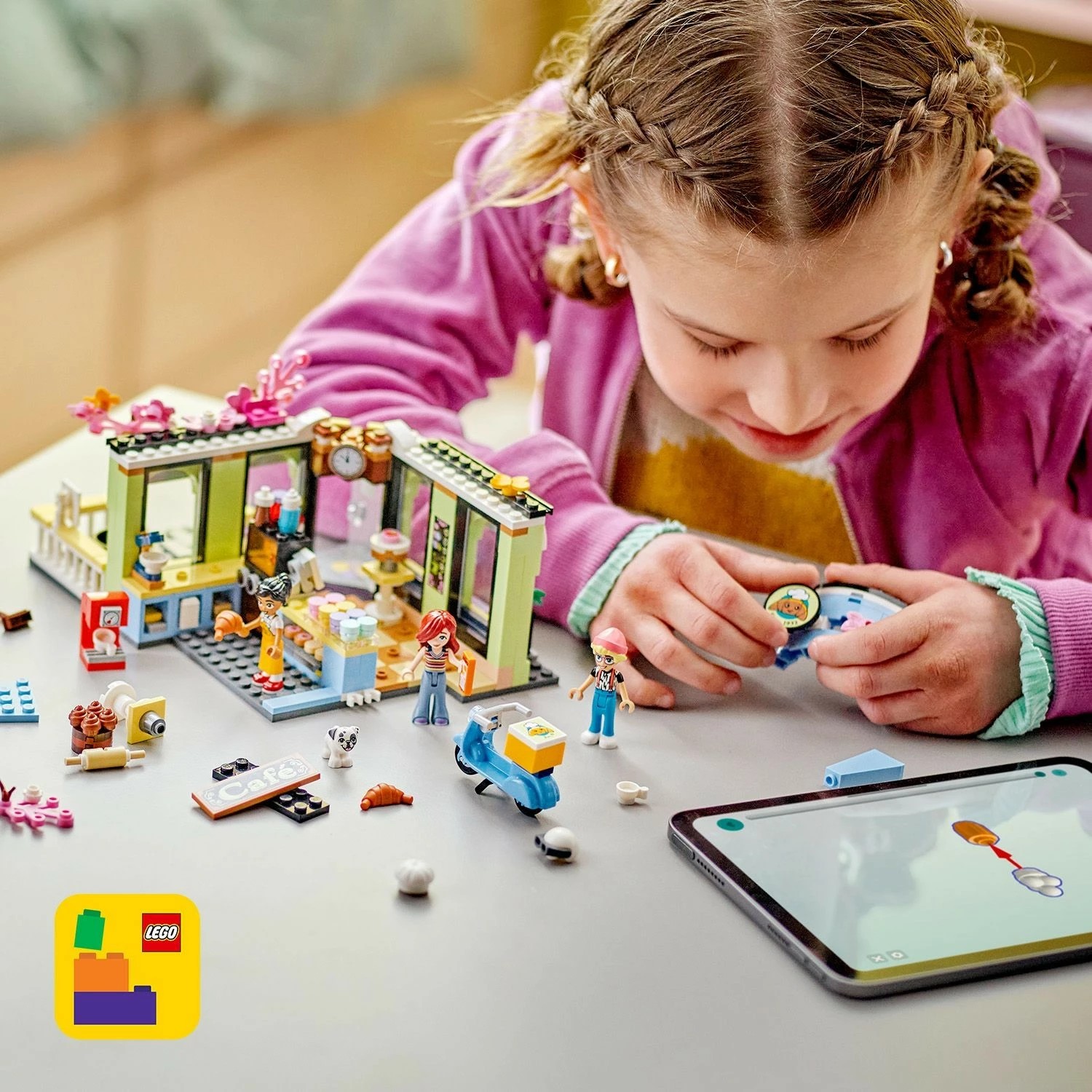 Kavarni Heartlake City, LEGO Friends 42618, gradbena igrača z miniaturnimi figuricami in dodatki