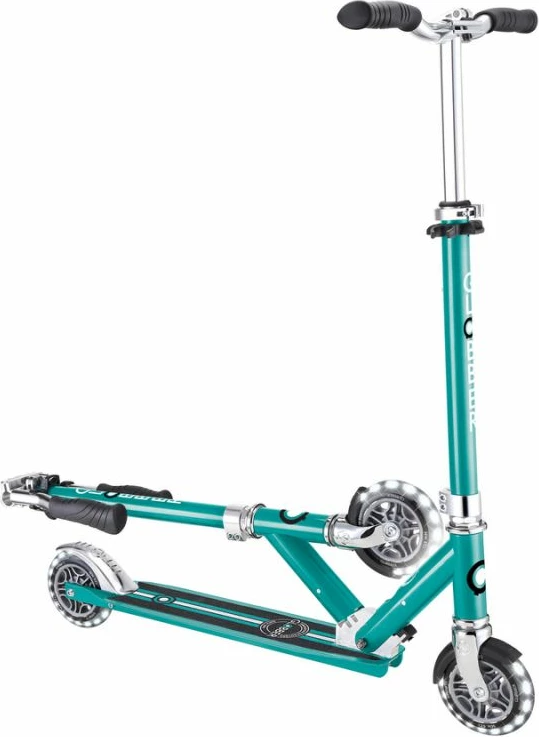 Skuter z LED lučmi Globber