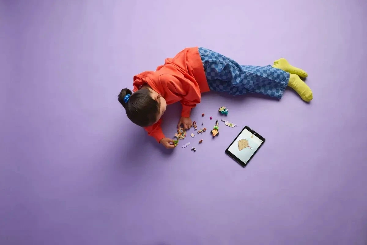 Set s psi na surfu in skuterjem, LEGO Friends 42641