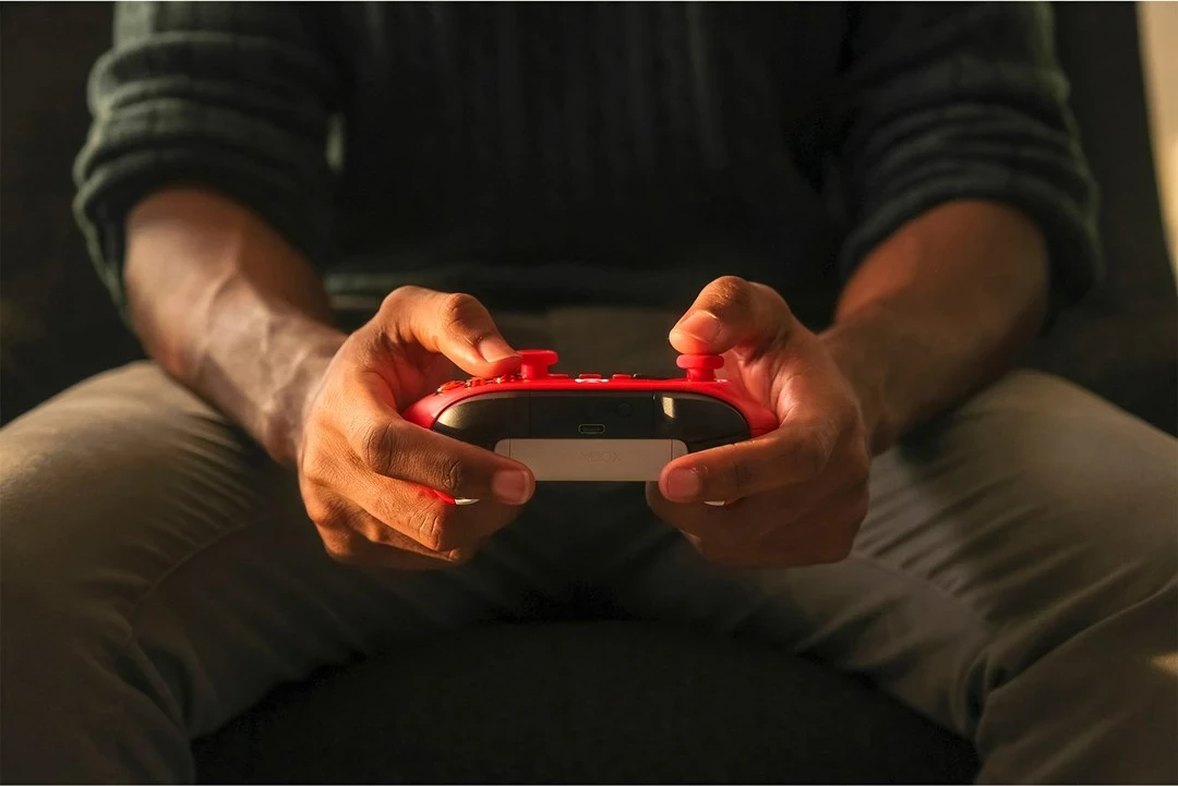 Brezzični igralni kontroler, Microsoft Xbox Wireless Controller QAU-00012, Bluetooth/USB, rdeč