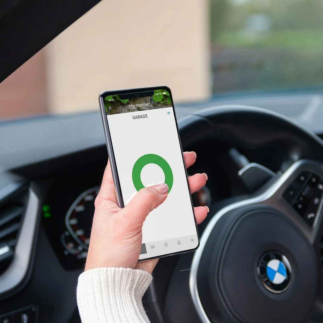 Senzor in magnet za odpiranje garažnih vrat Yale 05/102330/BW, črn