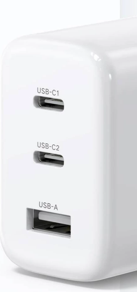 Stenski polnilec UGREEN CD275 s kablom, 65 W, 2x USB Type-C / USB-A, bel Stenski polnilec UGREEN CD275 s kablom, 65 W, 2x USB Type-C / USB-A, bel