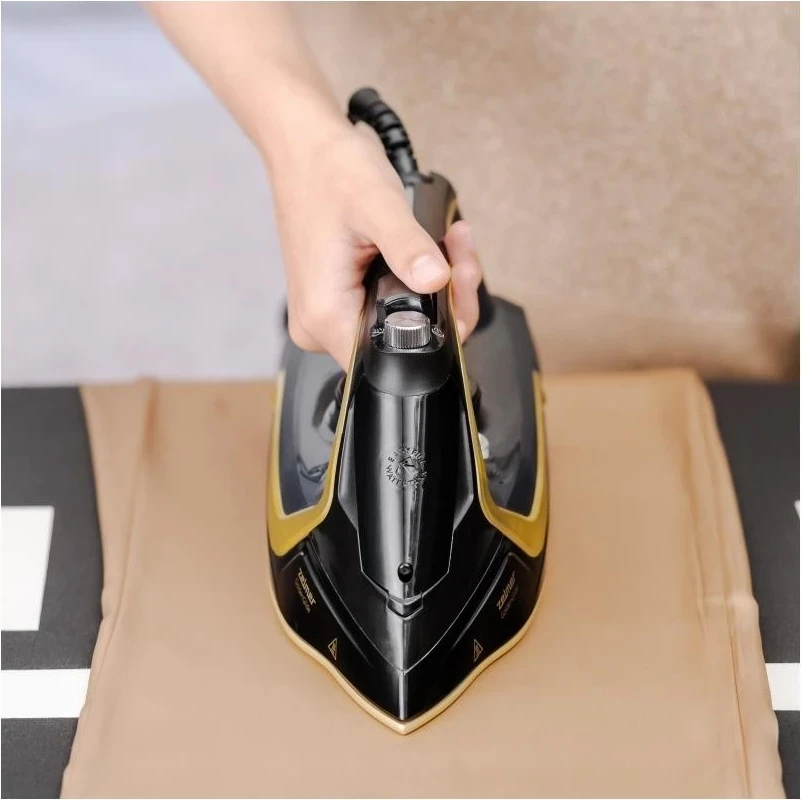 Parna likalnik Zelmer ZIR2620, črn